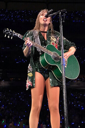 Taylor Swift performing Fearless during Reputation Stadium Tour - New Jersey, USA