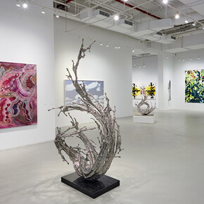 Various artists, Monumental, exhibition view. Courtesy of Sundaram Tagore Gallery