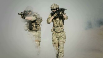 Soldados lutam na guerra Palestina-Israel
