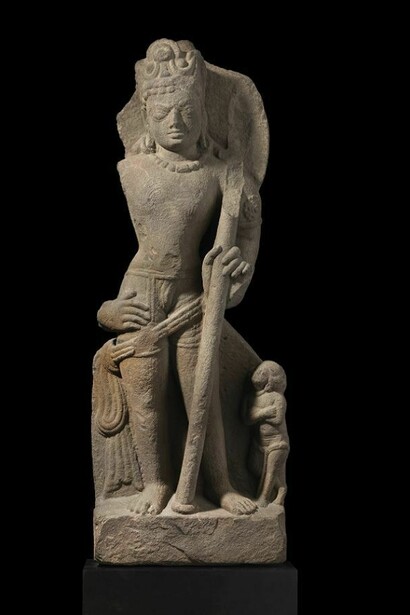 Statua di Vishnu, XVII-XVIII secolo. Fine del periodo Gupta, India. Gres, 80x28x14 cm