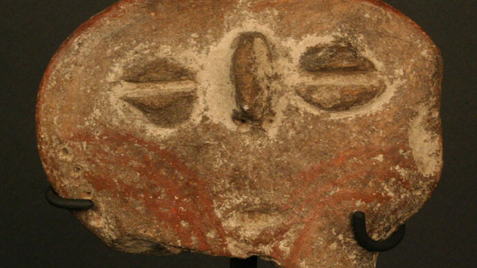 Cabeza antropomorfa
Materiales: Cerámica
Formativo Medio 2000- 1000 d.C.
Medidas: 62mmd e alto x 79mm de ancho