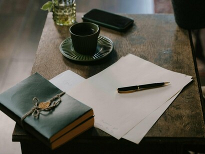 No limite, talvez todo o verso ou narrativa não passem de meras tentativas de fuga ao esquecimento e à obliteração… 