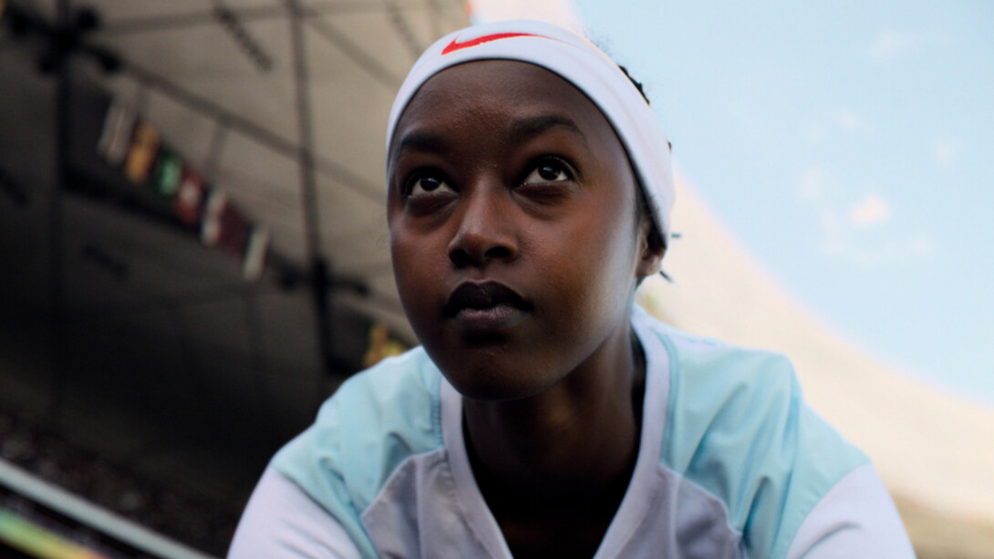 llham Mohamed Osman interpreta Samia Yusuf Omar, nel film di Yasemin Samdereli "Non dirmi che hai paura".
La tragica morte dell'atleta somala è avvenuta nel 2012, durante un pericoloso viaggio in mare su un'imbarcazione di migranti diretta verso l'Italia; Samia è annegata nel Mar Mediterraneo, un destino condiviso da molti che cercano un futuro migliore