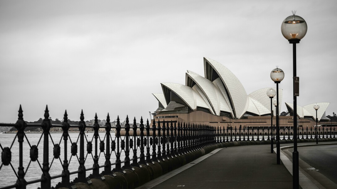 La Ópera de Sídney, Nueva Gales del Sur es uno de los edificios más  distintivos del siglo xx. Declarado en 2007 Patrimonio de la Humanidad, fue diseñado por el arquitecto danés Jørn Utzon en 1957 e inaugurado el 20 de octubre de 1973, Australia