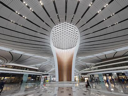 Vista interior del Aeropuerto Internacional de Pekín-Daxing, China