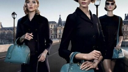 Girls with a bag colletion in Paris