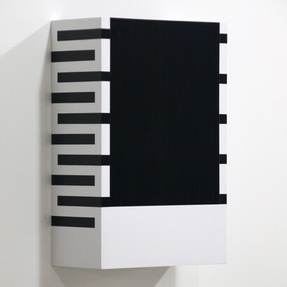 Richard Roth, Hypnotist Collector, 2023, acrylic on wood panel, 12x8x4 inches. Courtesy of Kathryn Markel Fine Arts