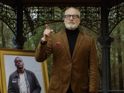 La película actúa como un espejo social, obligando al espectador a confrontar prejuicios raciales latentes en contextos cotidianos