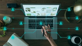 L'evoluzione di ChatGPT in una piattaforma multimodale non solo spalanca le porte a un universo di applicazioni innovative, ma solleva anche questioni cruciali relative alla privacy, all’equità e alla sicurezza degli utenti