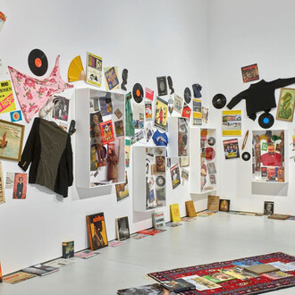 Verschiedene Künstler, Frozen mirrors, Ausstellungsansicht. Mit freundlicher Genehmigung von KAI 10 | Arthena Foundation