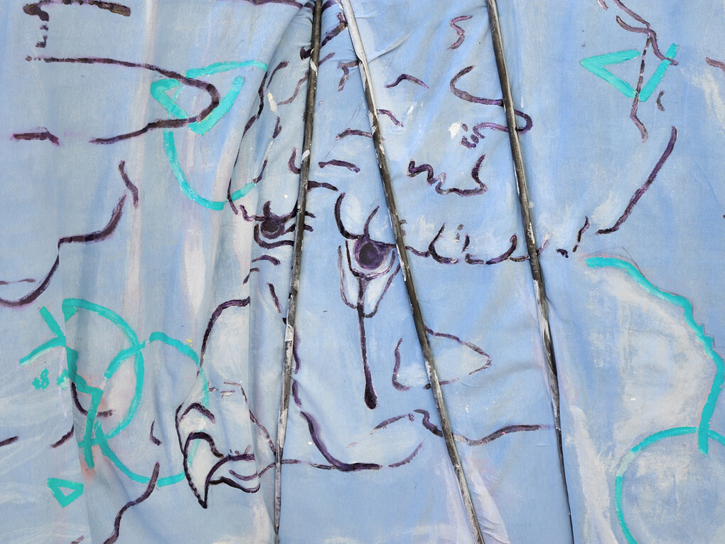 Jean-Alain Corre, Métro bondage (dinosaure), detail, 2015, Matelas, peinture acrylique, acier, câbles électriques, 113 x 90 x 144 cm, Photo : Rebecca Fanuele, Courtesy galerie Thomas Bernard-Cortex Athletico