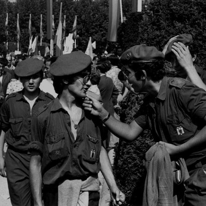 Jóvenes de la falange española en una concentración en la Plaza de Oriente