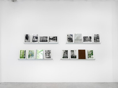 Timm Rautert, Die welt | und | die spiegel, exhibition view. Courtesy of Galerie Nordenhake