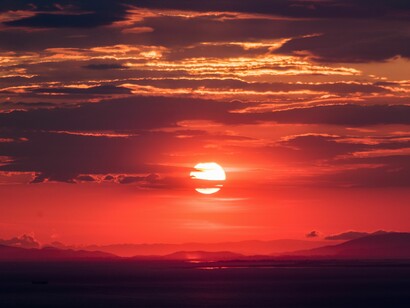 The Earth comes between the Sun and the Full Moon