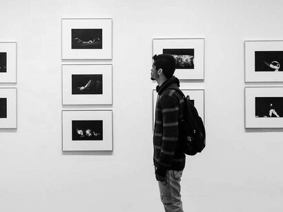 Este placer estético se intensifica cuando la obra logra estimular nuestros sentidos y emociones, generando una identificación única con la creación