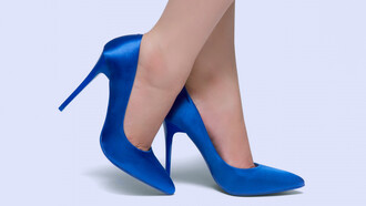 Zapatos de tacón alto: a las occidentales siempre les molestaba ver un pañuelo en la cabeza, pero no cuestionaban la tortura que significaba que la planta de su pie estuviera inserta en el plano inclinado