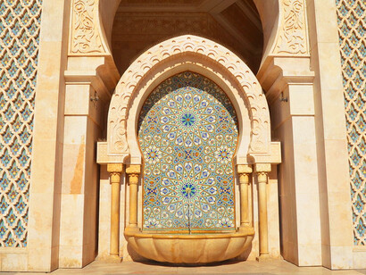 The vibrant artistry of the mosque’s interior creates a serene environment where worshippers gather to pray, reflecting the sacred atmosphere that envelops Moroccan communities during Ramadan