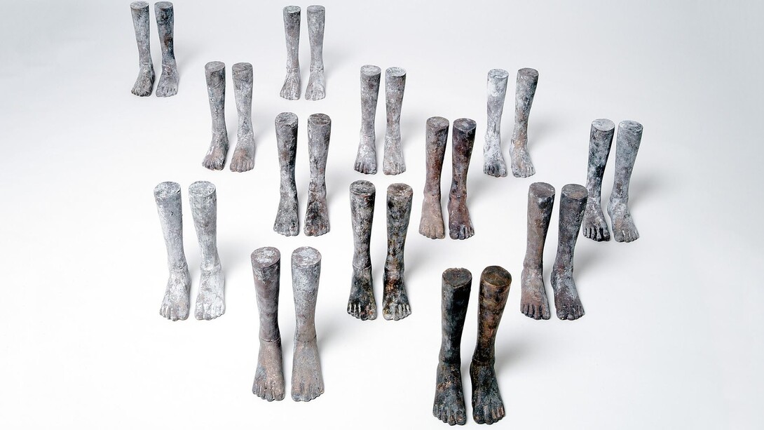 Babette Degraeve, Voetjes (13 stuks), 2006. Courtesy of Valkhof Museum