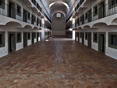 Roma, Italia, Complesso del San Michele, Carcere dei Ragazzi, Sala Clementina. Le celle, che ricevono luce sia dall’esterno che dall’interno, si organizzano in tre ordini distribuiti intorno ad un impianto planimetrico a croce, ph. Omar Kheyraoui