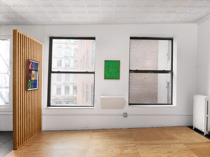 Scott Sueme, Field in the wind, exhibition view. Courtesy of Uprise Art 