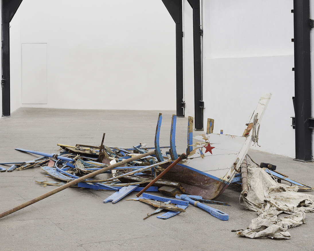 Hèctor Zamora, Sra. do Cabo - Ordem e Progresso, 2017, Boat debris and audio, Variable dimensions /audio: 5 min. Courtesy of the artist and Luciana Brito Galeria. Photo by Roberto Apa
