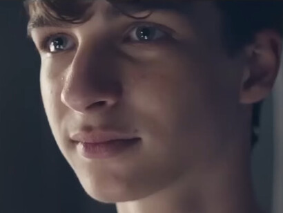 La campagna si collegava direttamente al movimento #MeToo, cercando di ridefinire il concetto di mascolinità positiva