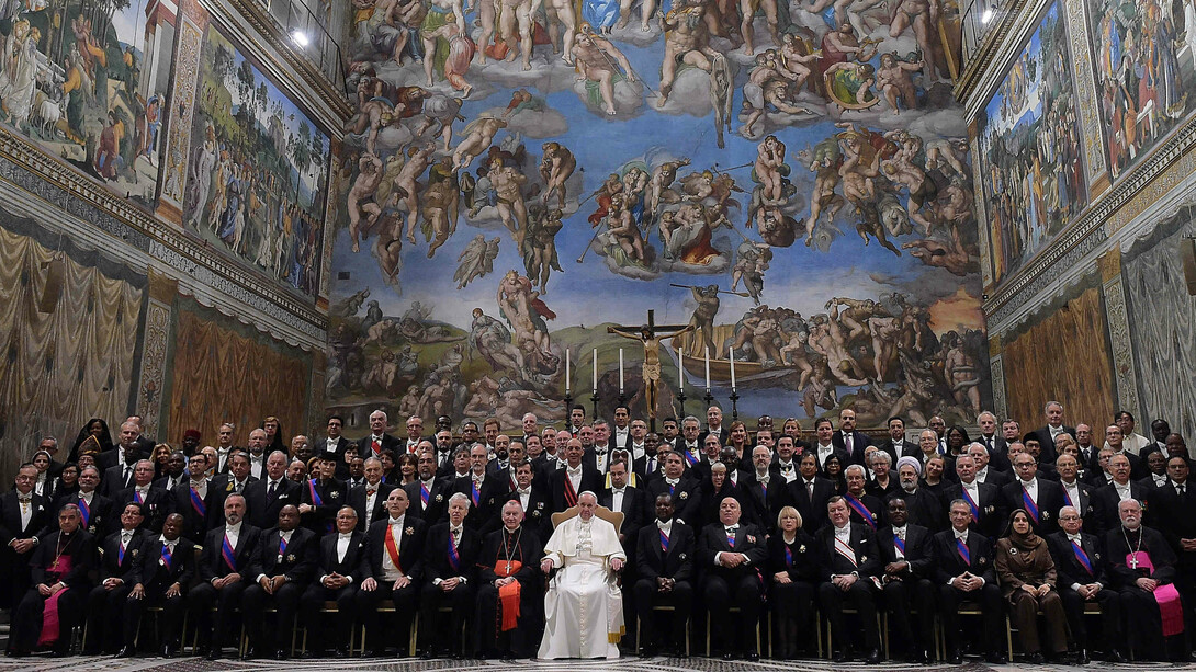 No sería ocioso agregar que el Vaticano le debe su existencia a Mussolini, un fascista, y el Chile de hoy su Constitución a Jaime Guzmán, digno émulo del 'Duce'