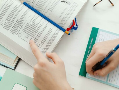 Libro di matematica. Come la matematica sorprende con la logica imprevedibile delle dimostrazioni