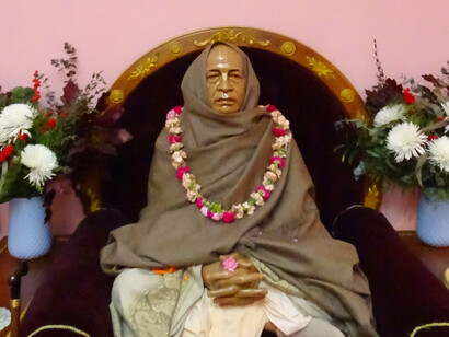 Estatua de Bhaktivedanta Swami Prabhupada, fundador de Hare Krisnha