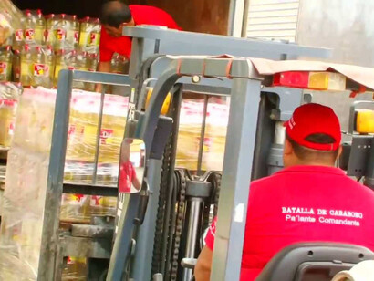 Venezuela. Trabajador de la empresa Aceites Diana