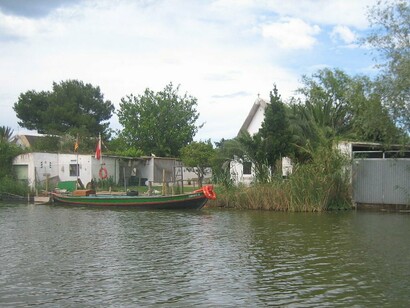 The barraca, both shelter and prison, symbolized the struggles of tenant farmers in Blasco Ibáñez’s Valencia