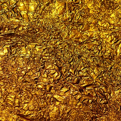 Sole, oro e cuore formano una corrispondenza simbolica che identifica la luce esteriore con quella interiore e il cuore con il centro luminoso dell’essere
