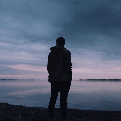 La conciencia de la muerte puede llevar a una reflexión intensa sobre nuestras elecciones, relaciones e identidad