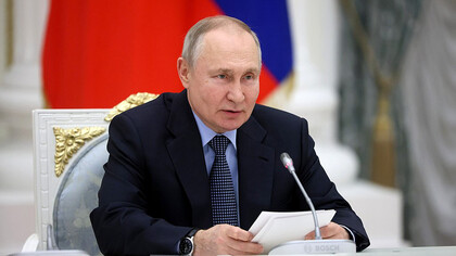 Il presidente russo Vladimir Putin in un incontro con i rappresentanti dell'industria aeronautica (2023)