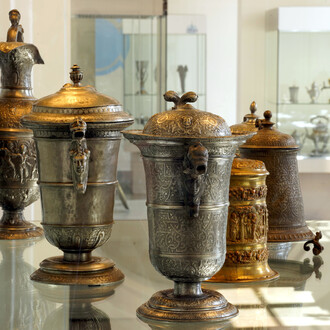 Zinn vom Mittelalter bis zum Jugendstil, ausstellungsansicht. Mit freundlicher genehmigung von Schloss Köpenick