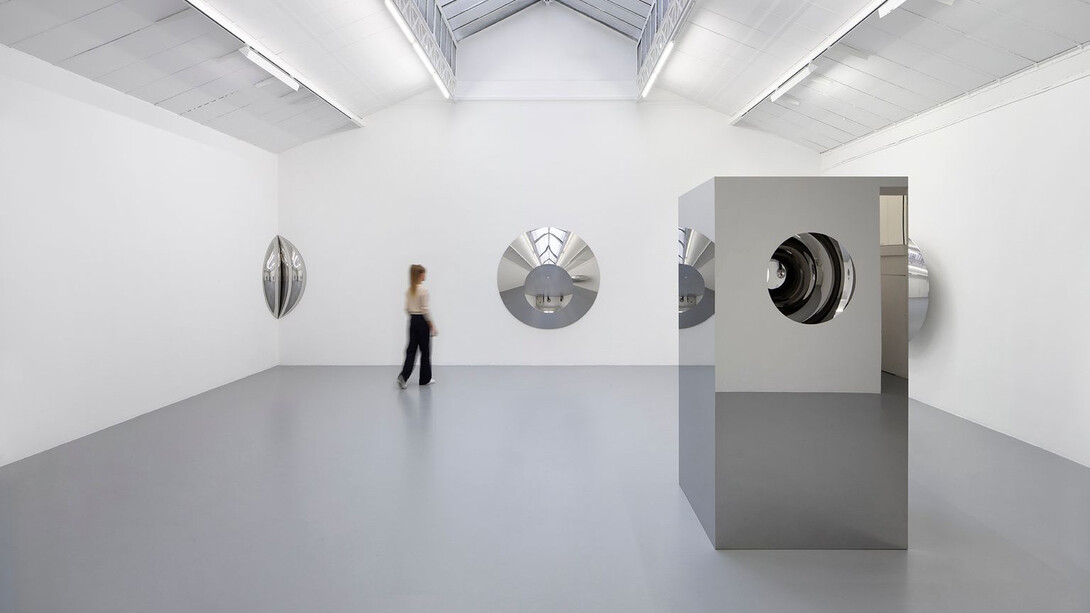 Anish Kapoor, vue de l’exposition. Avec l’aimable autorisation de la galerie Kamel Mennour