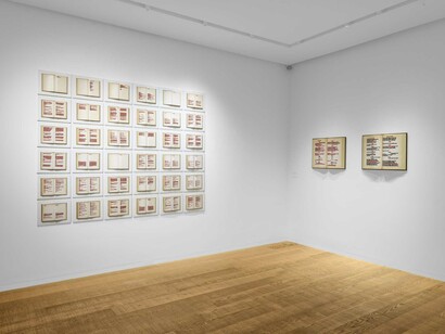 Emilio Isgrò, Rosso Shakespeare, veduta della mostra. Cortesia di Tornabuoni Art