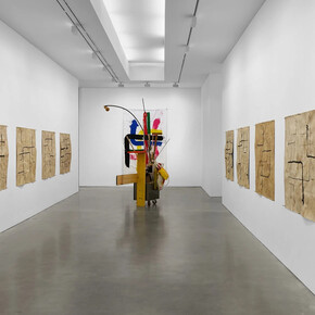 Abraham Cruzvillegas, Splitogetherness: another groove, exhibition view. Courtesy of Galerie Thomas Schulte