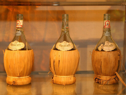 Tipici fiaschi di Frascati