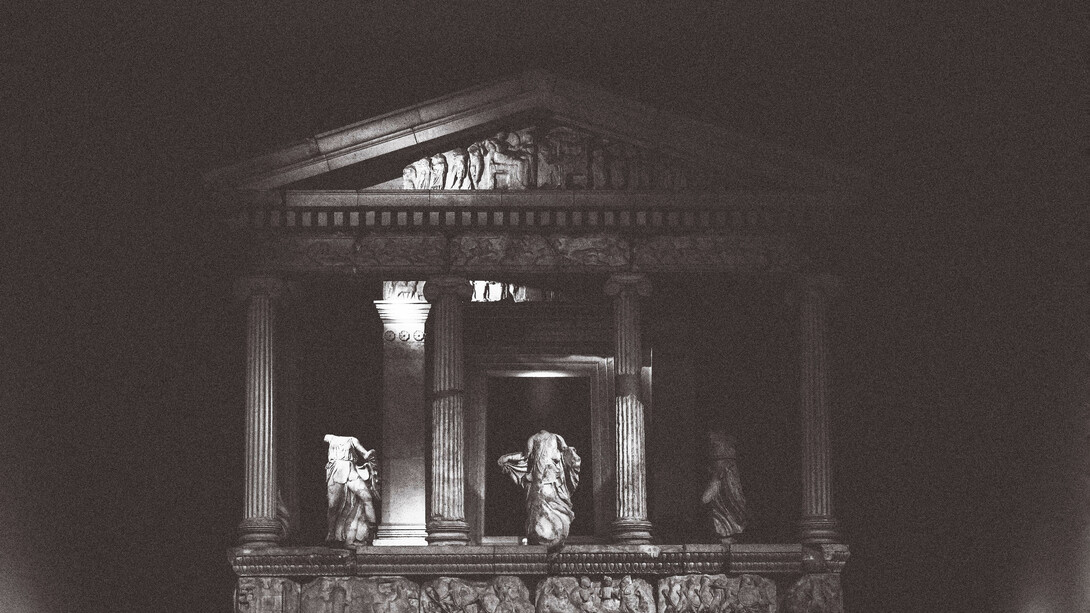 Su mundo, antes feliz, ahora se tornaba, siniestro y lúgubre