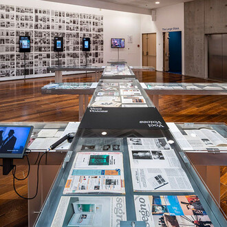 L’archivio della rivista Segno. Attualità internazionali d'arte contemporanea, 1976 - 2026, veduta della mostra. Cortesia di Maxxi