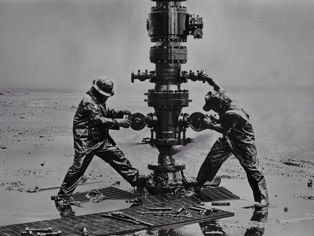 Sebastião Salgado. Kuwait. Courtesy of Sundaram Tagore © Sebastião Salgado/Amazonas Images