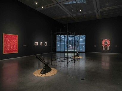 Varios artistas, Ciudad en el jardín: arte y activismo cuir en Chicago, vista de exhibición. Cortesía del MCA Chicago