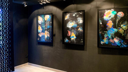 Installazione delle opere in galleria