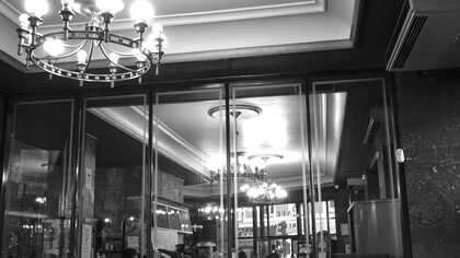 Interior del Café Comercial