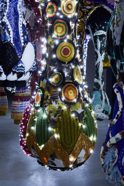 Joana Vasconcelos, The enchanted forest, exhibition view. Courtesy of Galerie La Patinoire Royale Bach
