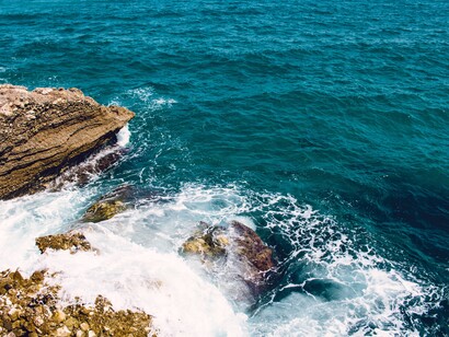 La deviazione delle rotte attraverso il Capo di Buona Speranza comporta un aumento dei tempi di viaggio e, di conseguenza, un maggiore consumo di carburante 