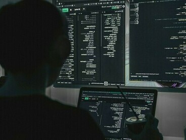 À mesure que les sociétés deviennent plus complexes, la capacité à comprendre et à piloter les outils technologiques devient un enjeu majeur de gouvernance et de pouvoir
