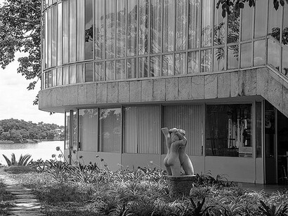 Redoma espelhada do atual Museu de arte da pampulha (MAP), antigo Cassino da Pampulha, desenhado pelo arquiteto Oscar Neimeyer. Foto de Gabriel Fernandes