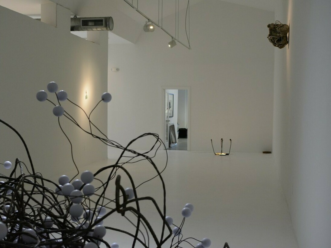 Bailando en Casa del Trompo, Exhibition view. Courtesy of Diana Lowenstein Gallery